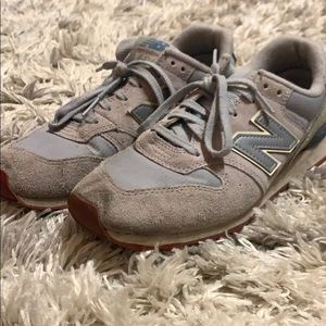 New balance tennis shoes